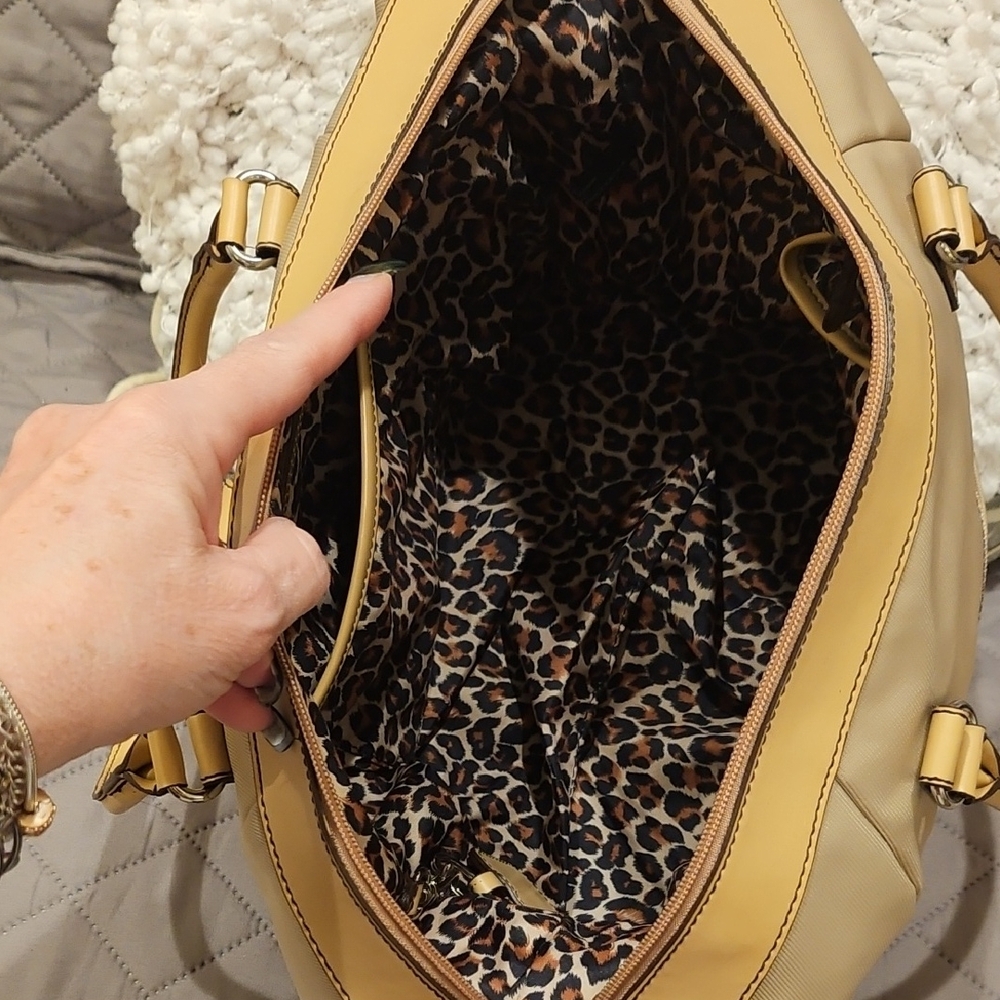 Maxx New York Tan Tote Handbag with Removeable Shoulder Strap - Picture 11 of 16